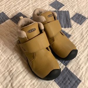 NWOT Keens kids waterproof insulated boots. Kids sz 1